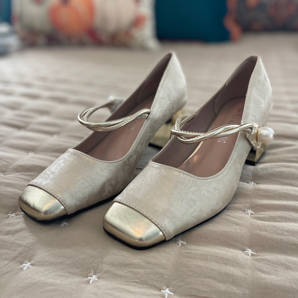 Elegant Cream and Gold Heels with Pearl Accent